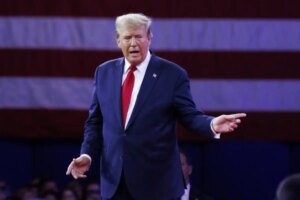 trump askerlerin maaslarinin odenmesi icin tum fonlari kullanma talimati verdi U8DGrTSt.jpg
